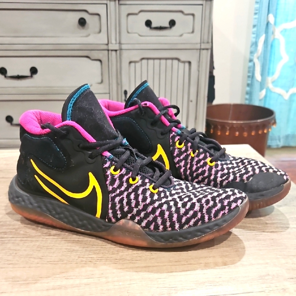NIKE ZOOM KD TREY 5 VIII  UNIVERSIT Men's Black & Pink Athletic Shoes size 9